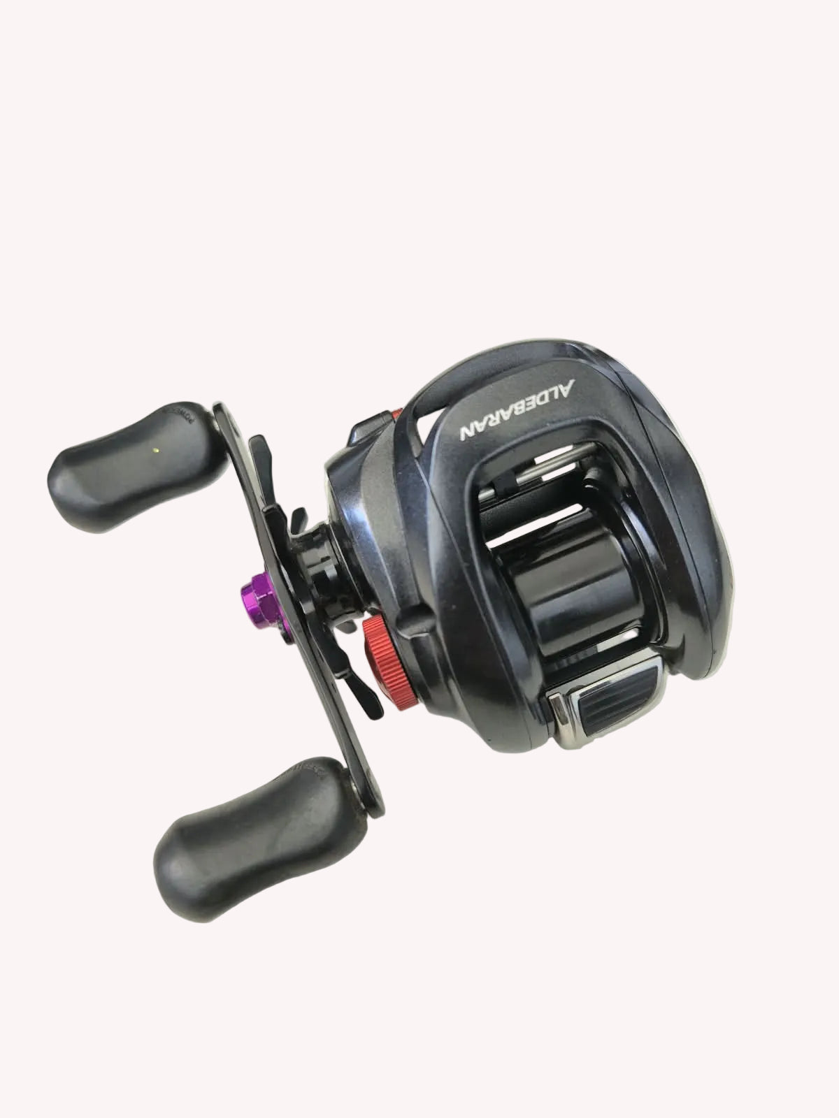 Carretilha Shimano Aldebaran BFS (esquerda)