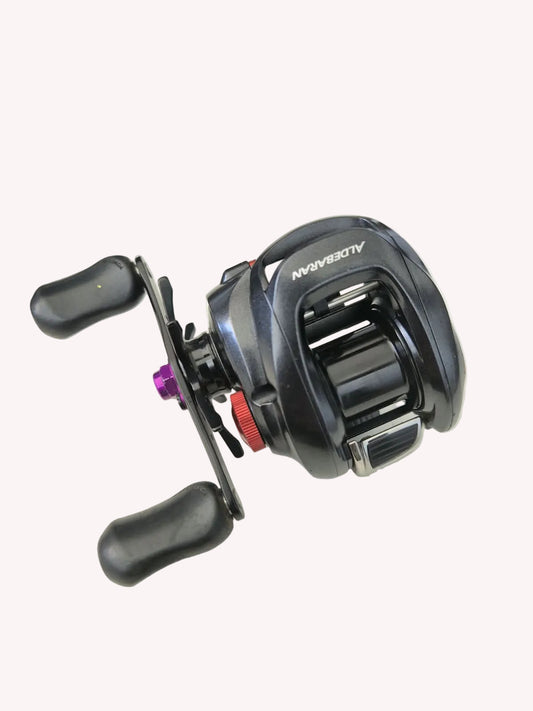 Carretilha Shimano Aldebaran BFS (esquerda)